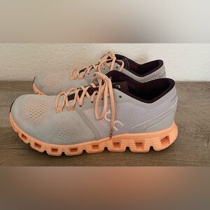 ON CLOUD X Women’s Size 8 Sneakers Silver/Almond Excellent